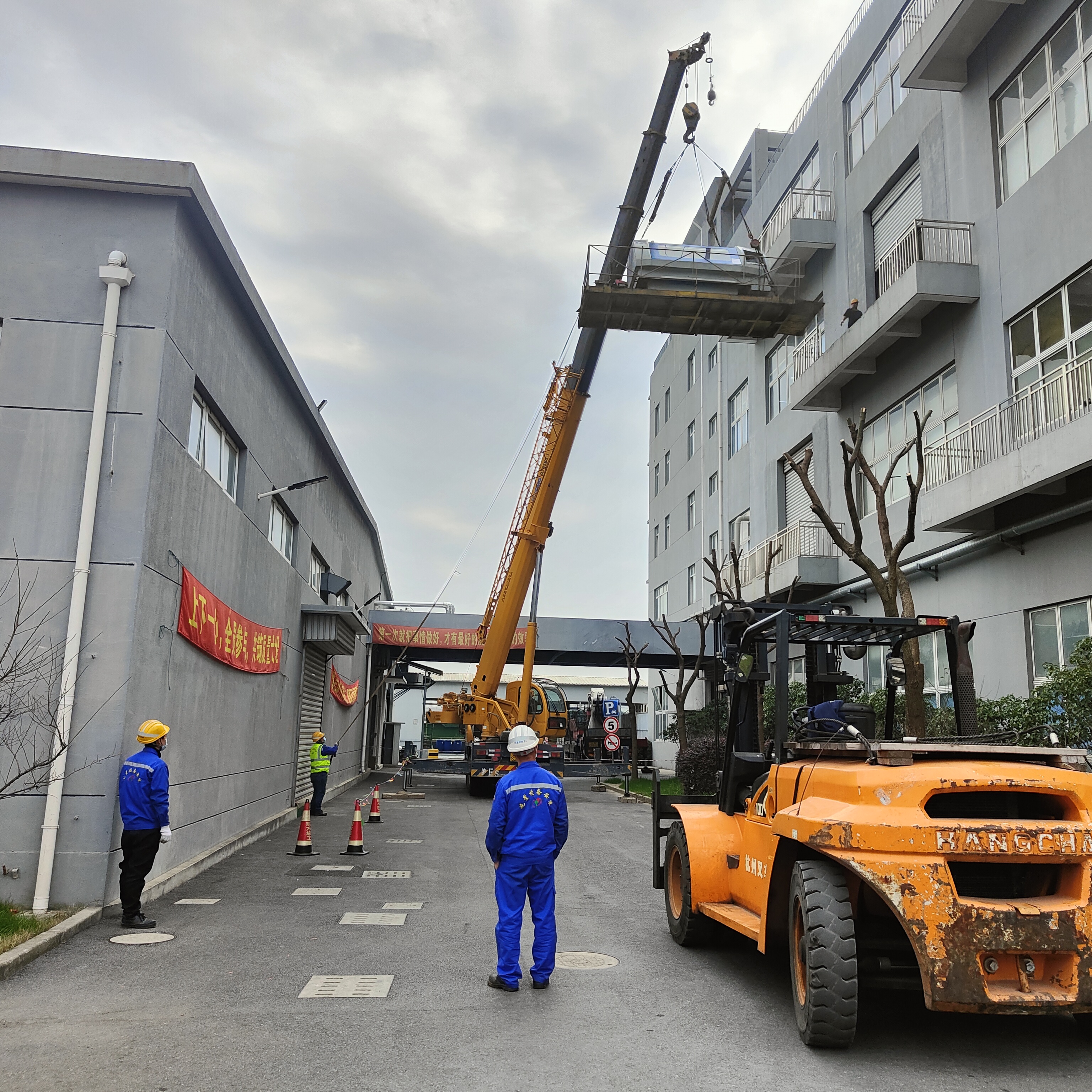 電路板鉆孔機吊裝搬遷方案施工案例