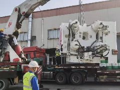 上海大型注塑機設(shè)備卸車吊裝搬運施工